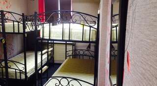 Гостиница Hostel Shpinat on Fedoseenko Street 17 Саранск Односпальная кровать в мужском общем номере-1